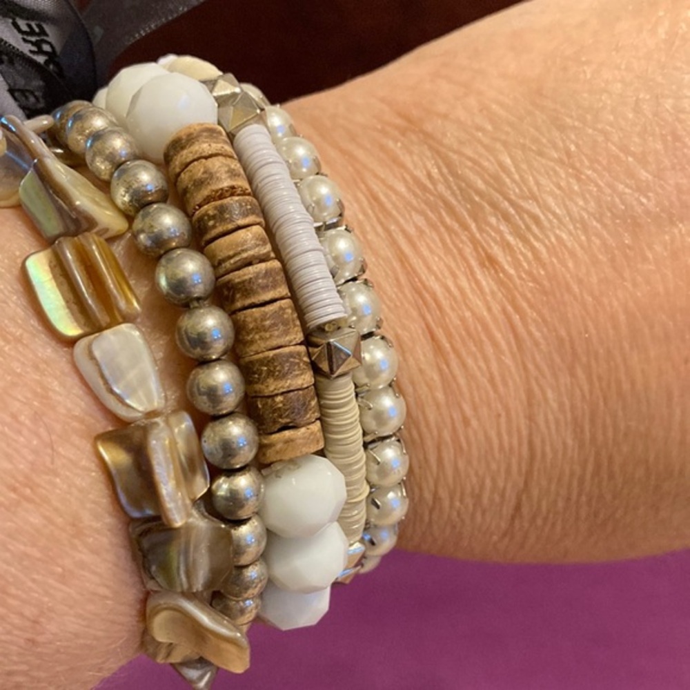 Express shell/pukka/silver/pearl beaded bracelet set